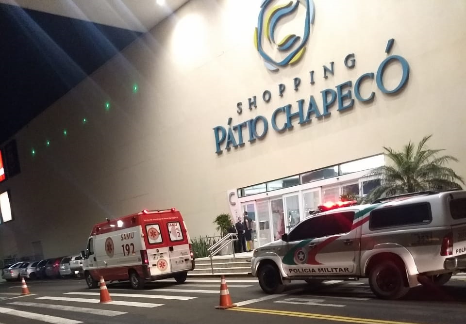 Briga Entre Dois Homens Acaba Uma Pessoa Ferida Em Shopping Oeste