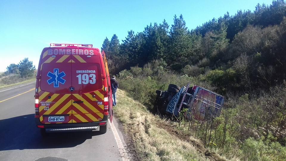 Ve Culo De Carga Tomba S Margens Da Br Em Ponte Serrada Oeste Mais