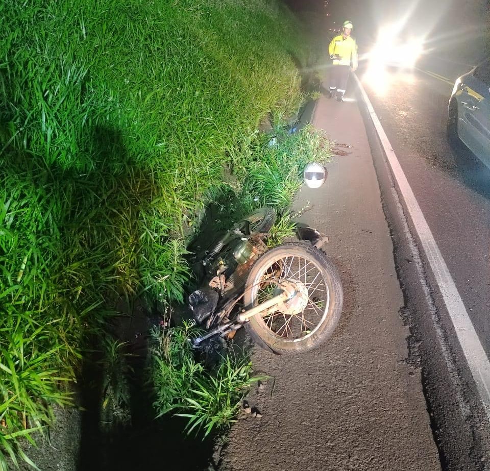 Motociclista de 19 anos sofre fraturas em acidente de trânsito em