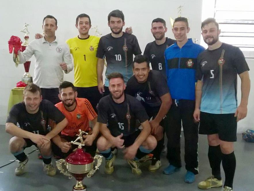 Equipes de futsal feminino e masculino adulto de Vargeão se